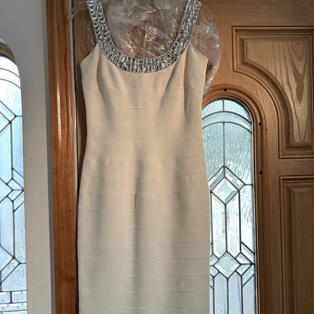 White Carmen Marc Valvo. Gorgeous dress.